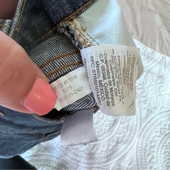 MADEWELL High-Rise Denim Shorts in Glenoaks Wash: Cutoff Edition - Picture 10 of 10